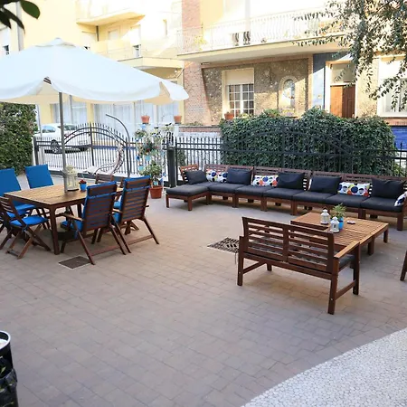 Lauretta Otel