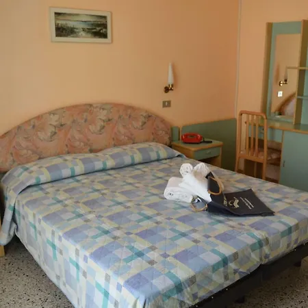 Lauretta Otel