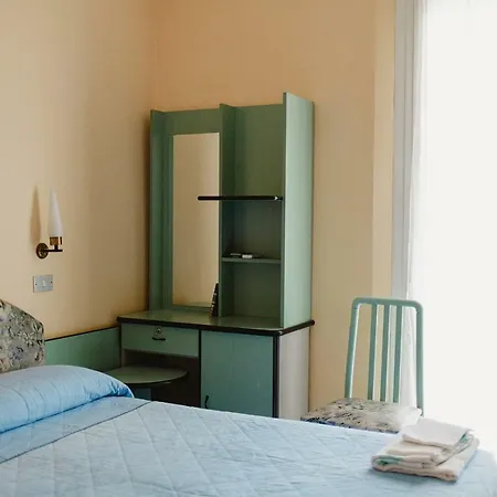 Lauretta Otel