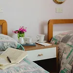Lauretta 3*