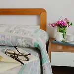 Lauretta Otel