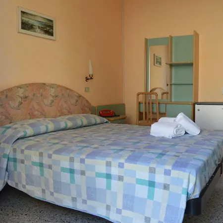 Ξενοδοχείο Lauretta 3*