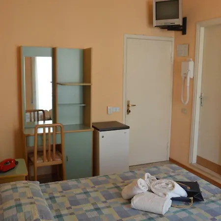 Ξενοδοχείο Lauretta 3*