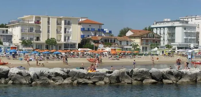 Lauretta Hotel 3*